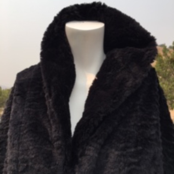 BEAUTIFUL FAUX 'MINK' JACKET - Picture 2 of 10